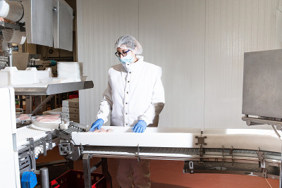 科技感简约风室内设计 当清新美学遇见未来家禽养殖